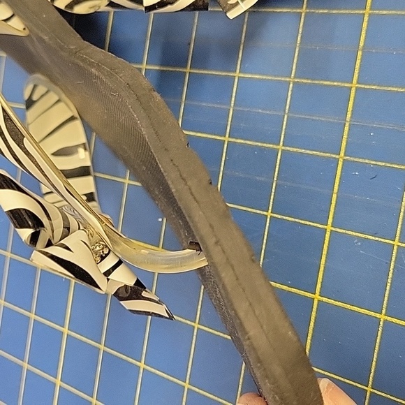 Zebra Plastic w Rhinestone Accent Black Rubber Bottom Flip Flops Sandals Size XL - Picture 6 of 7